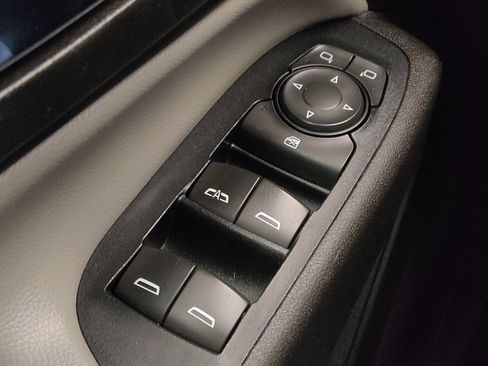 Used 2018 Chevrolet Equinox LS FWD image 27