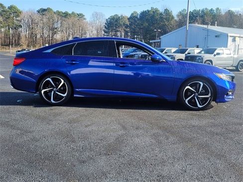 Used 2018 Honda Accord Sport image 2