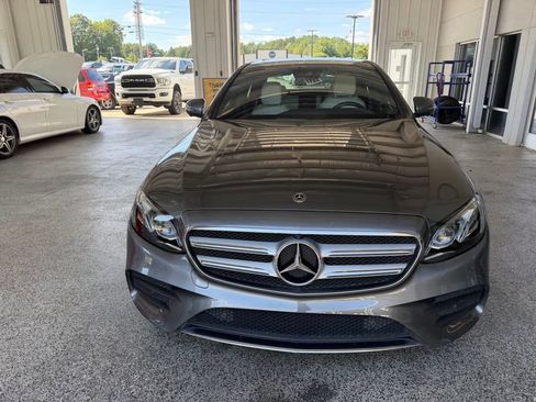 Used 2019 Mercedes-Benz E 300 image 2