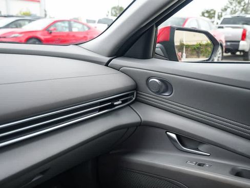 Used 2023 Hyundai Elantra SEL w/ Convenience Package image 21