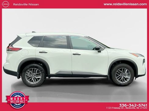 Used 2025 Nissan Rogue S AWD/4WD image 7