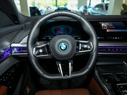 Used 2025 BMW i7 xDrive60 AWD/4WD image 36