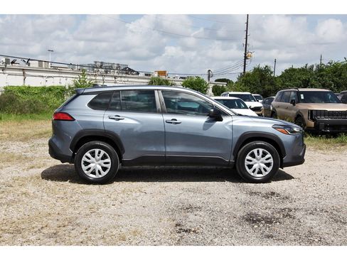 Used 2022 Toyota Corolla Cross L FWD image 2