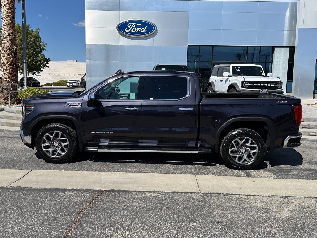 Used 2023 GMC Sierra 1500 SLT w/ SLT Premium Package AWD/4WD image 3