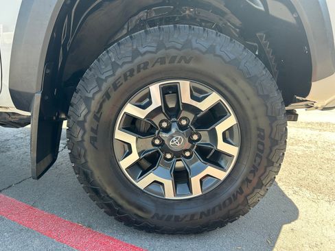Certified 2023 Toyota Tacoma TRD Off-Road w/ Advanced Technology Package AWD/4WD image 31