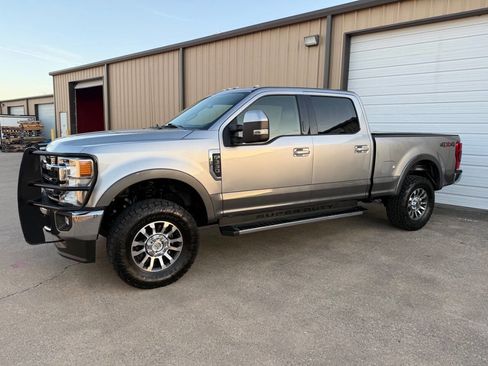 Used 2021 Ford F350 Lariat image 5