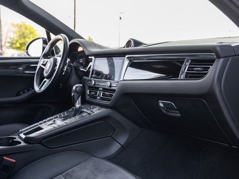 Certified 2021 Porsche Macan image 46