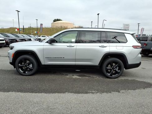 New 2025 Jeep Grand Cherokee L Altitude image 8