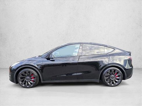 Used 2023 Tesla Model Y Performance image 9