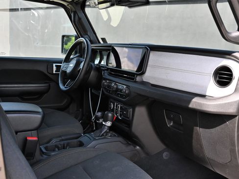 Used 2024 Jeep Gladiator Sport AWD/4WD image 18