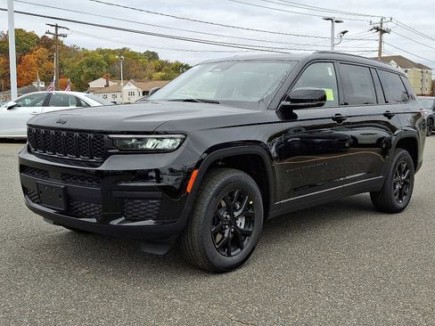 New 2025 Jeep Grand Cherokee L Laredo image 2