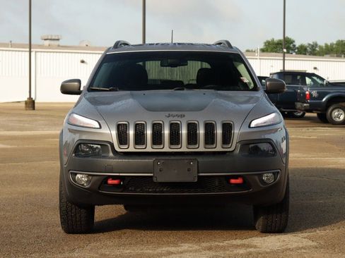 Used 2018 Jeep Cherokee Trailhawk w/ Comfort/Convenience Group image 2