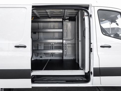 Used 2024 Mercedes-Benz Sprinter 2500 image 30