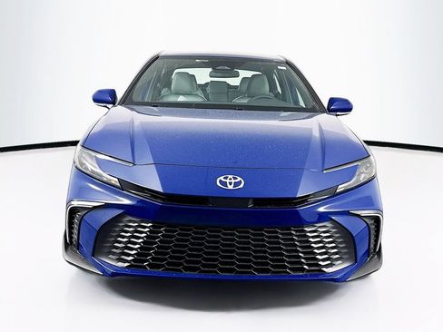 New 2026 Toyota Camry Hybrid FWD image 2