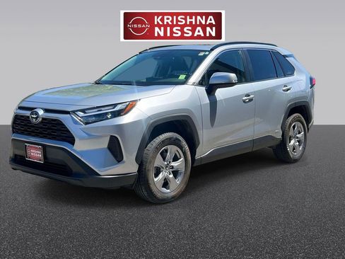 Used 2022 Toyota RAV4 XLE w/ Convenience Package AWD/4WD image 2