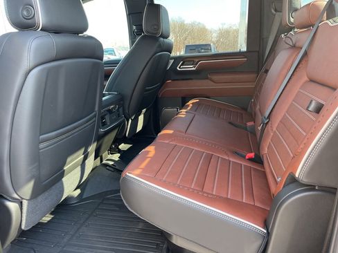 New 2025 GMC Sierra 3500 Denali Ultimate AWD/4WD image 10