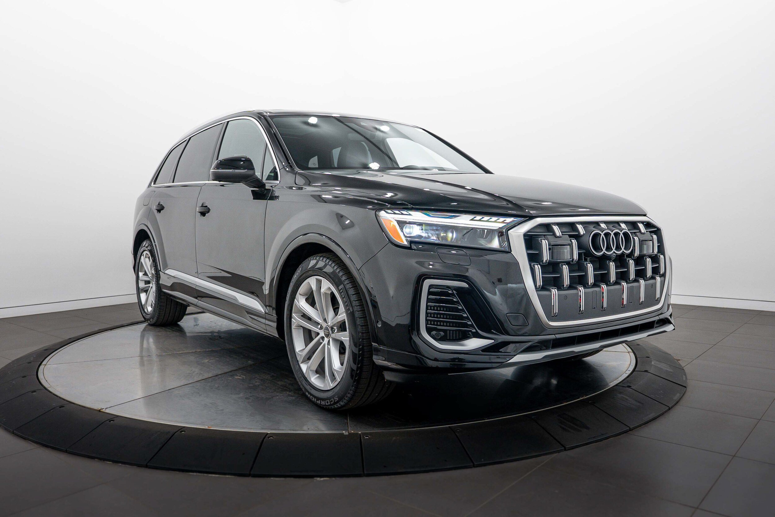 Certified 2025 Audi Q7 3.0T Prestige w/ Prestige Package AWD/4WD image 2