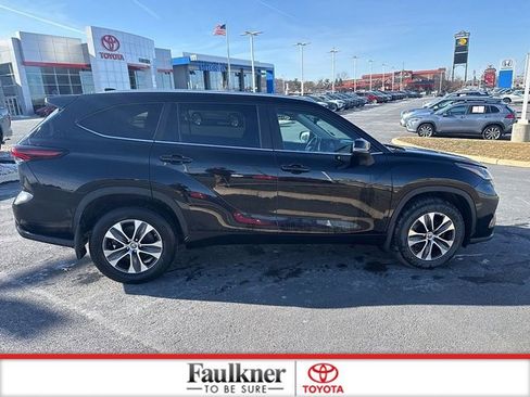 Used 2024 Toyota Highlander XLE image 8