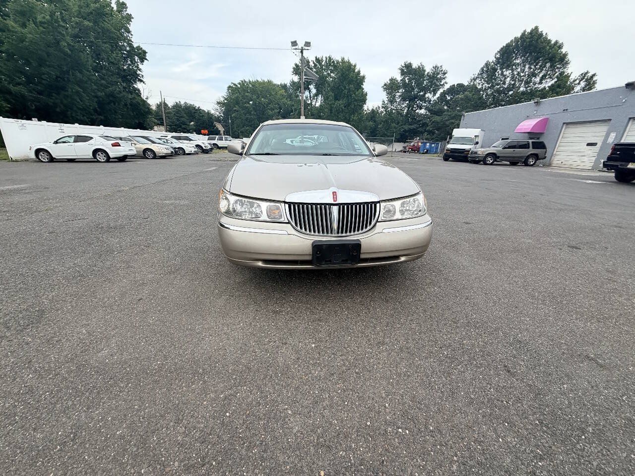 Used 1999 Lincoln Town Car Signature RWD image 19
