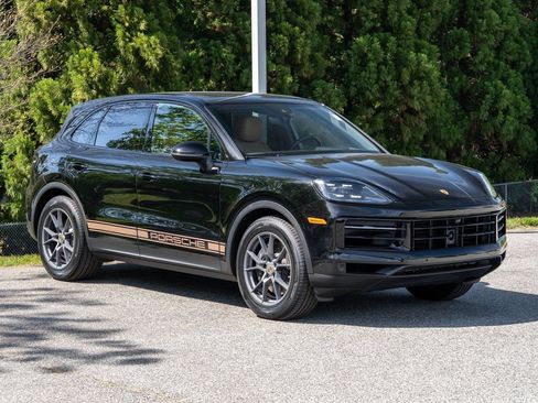 Certified 2024 Porsche Cayenne w/ Premium Package Plus (PFM) AWD/4WD image 10