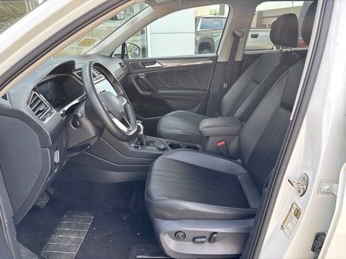 Used 2024 Volkswagen Tiguan SE AWD/4WD image 23