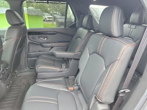 Used 2025 Honda Pilot TrailSport image 20