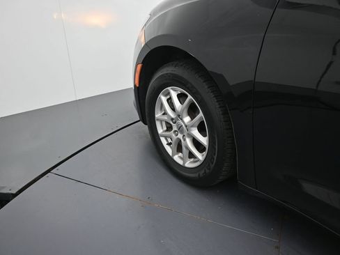 Used 2023 Chrysler Voyager LX FWD image 11
