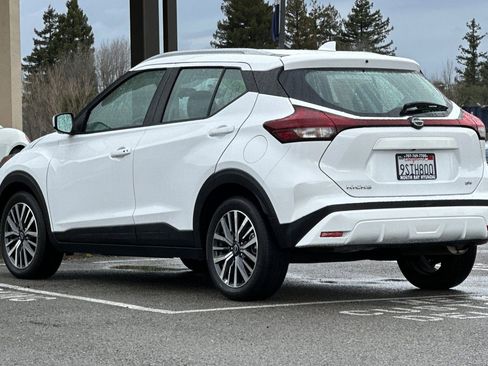 Used 2024 Nissan Kicks SV image 6