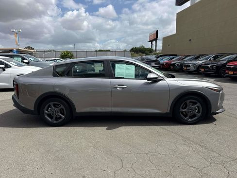 Used 2025 Kia K4 FWD image 2