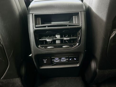 Used 2023 Jeep Grand Cherokee Limited AWD/4WD image 27