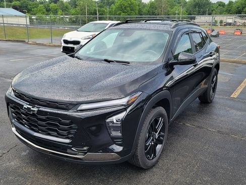 Used 2024 Chevrolet Trax ACTIV w/ Sunroof Package FWD image 2