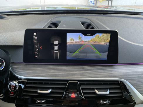 Used 2017 BMW 540i xDrive image 10