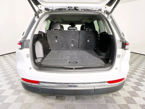 Used 2022 Jeep Grand Cherokee Limited w/ Luxury Tech Group II image 26