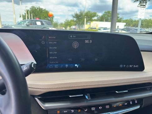 Used 2024 Cadillac XT4 Luxury image 4