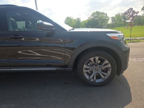 Used 2024 Ford Explorer XLT w/ Equipment Group 202A AWD/4WD image 4