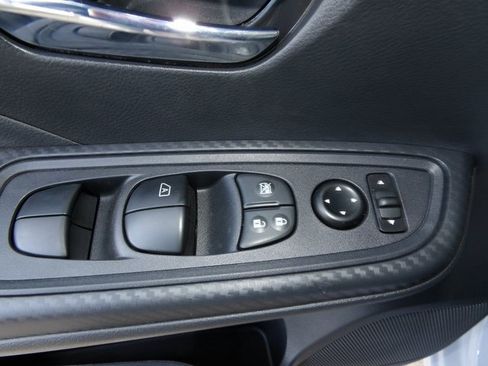 Used 2025 Nissan Versa SV w/ Trunk Package image 15