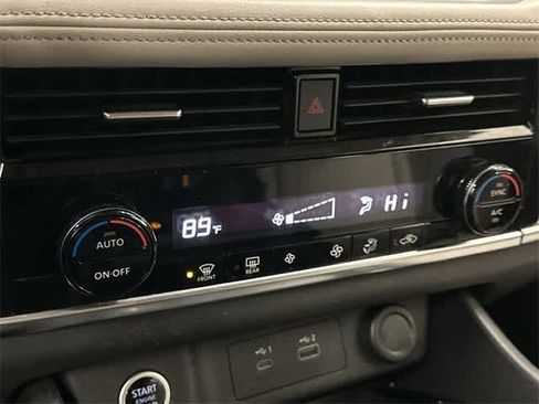 Used 2021 Nissan Rogue SV image 13