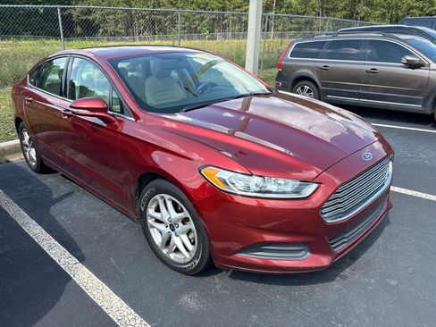 Used 2014 Ford Fusion SE FWD image 2