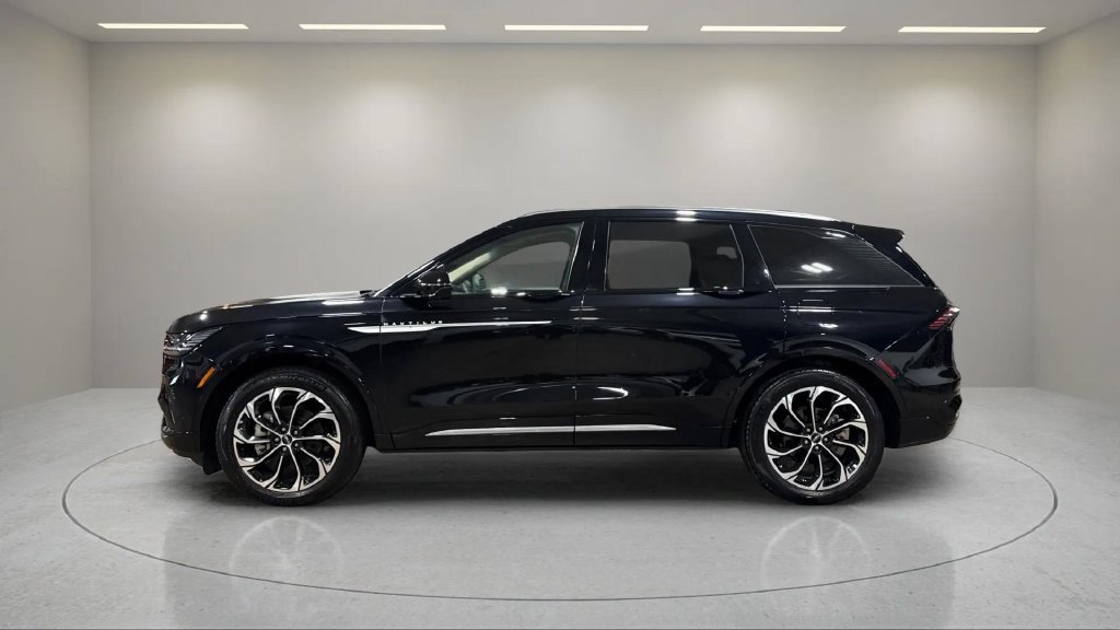 Certified 2024 Lincoln Nautilus Reserve w/ Equipment Group 202A AWD/4WD image 18