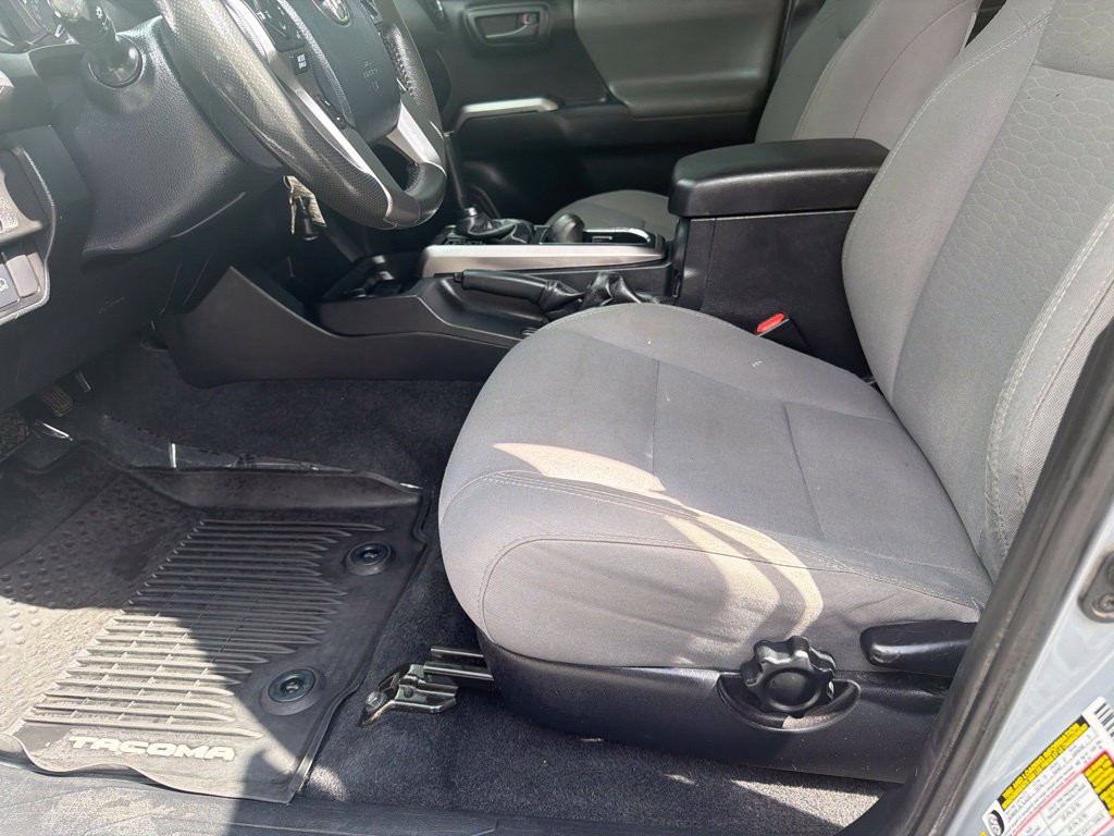 Used 2019 Toyota Tacoma SR5 AWD/4WD image 17