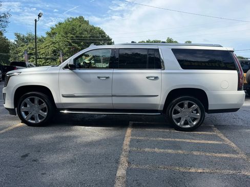 Used 2018 Cadillac Escalade ESV Luxury RWD image 4