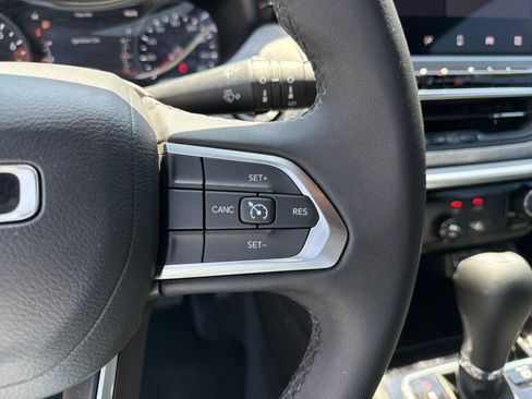 Used 2024 Jeep Compass Latitude AWD/4WD image 25