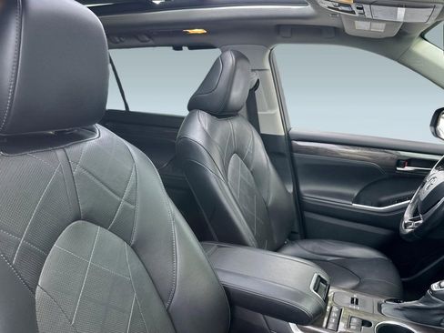 Used 2022 Toyota Highlander Platinum image 31