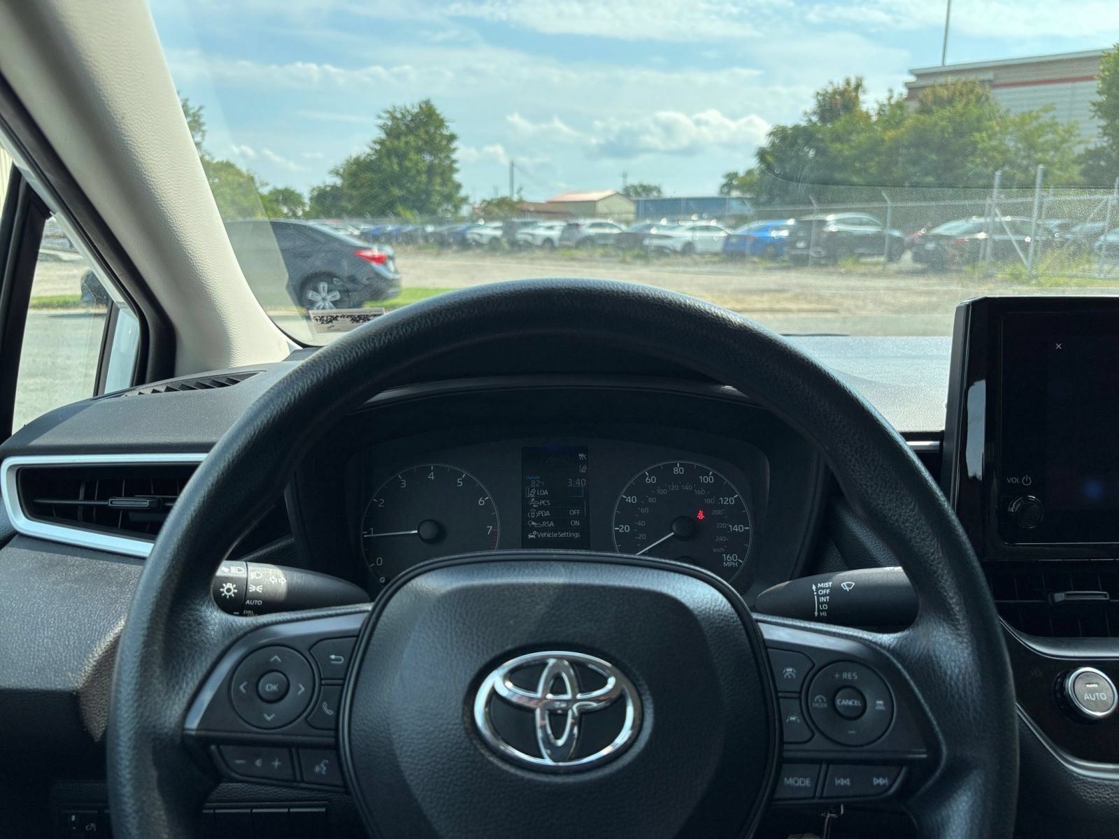 Used 2025 Toyota Corolla LE FWD image 31
