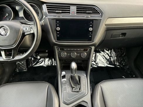Used 2018 Volkswagen Tiguan SE FWD image 32