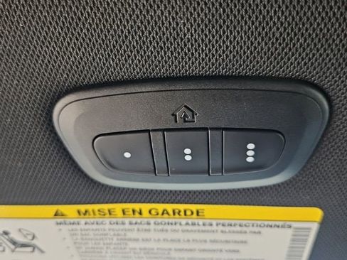 Used 2025 Chrysler Pacifica Select FWD image 24