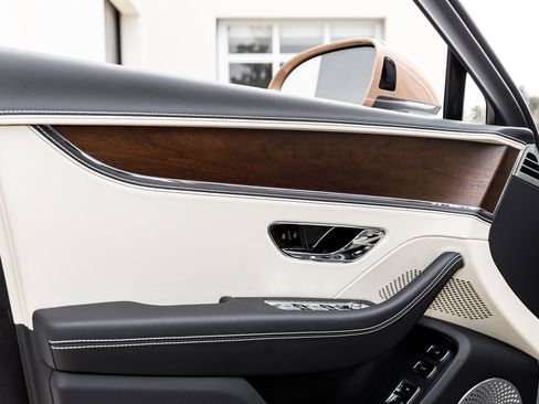 New 2026 Bentley Flying Spur Plug-In Hybrid image 23