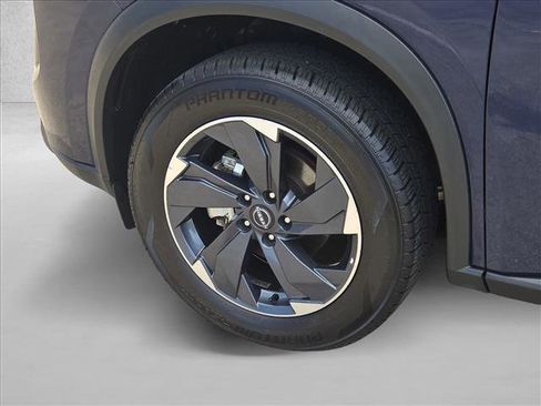 Used 2024 Nissan Rogue SV FWD image 23