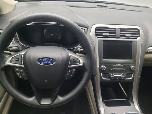 Used 2020 Ford Fusion SE image 22