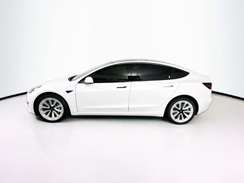 Used 2023 Tesla Model 3 Standard Range image 4
